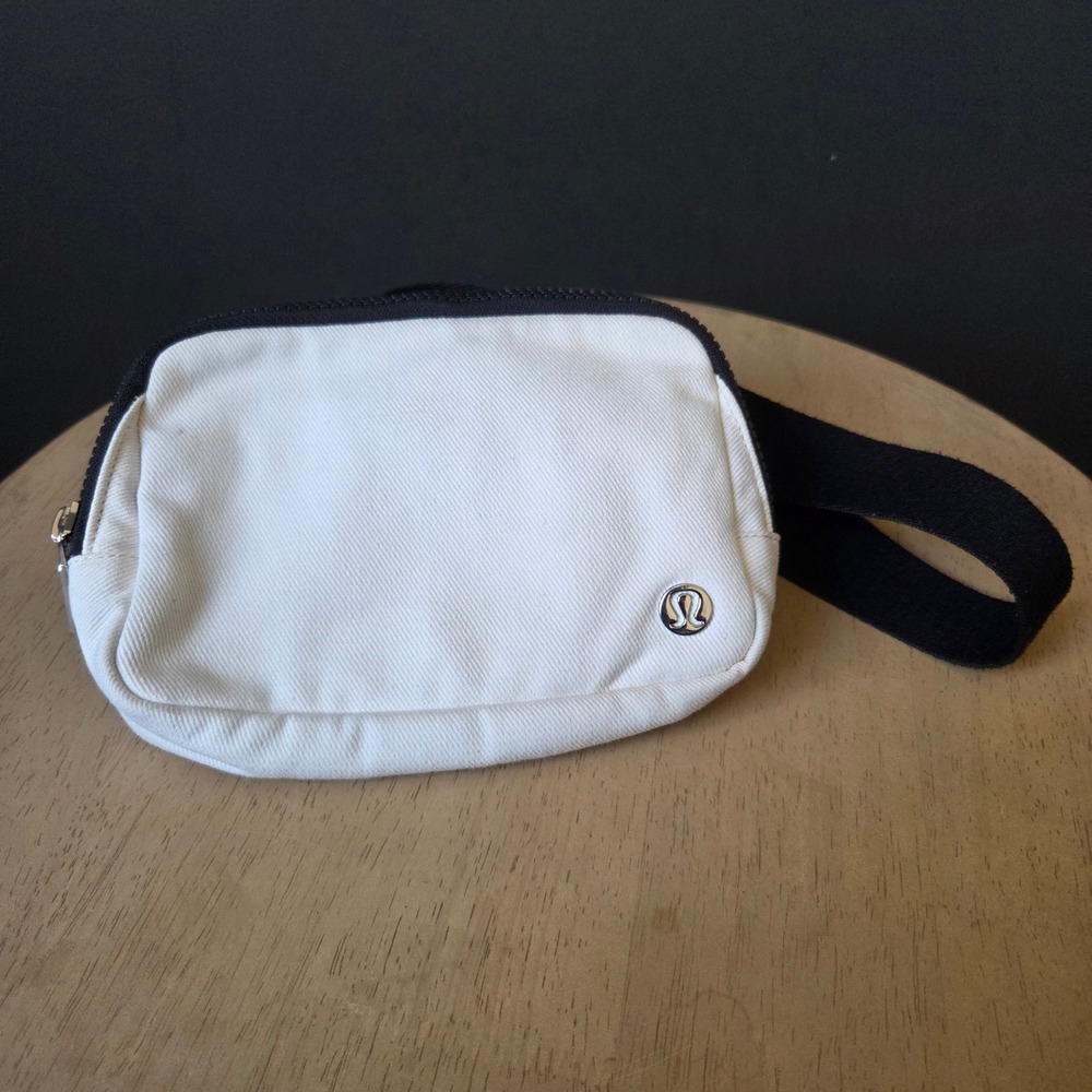 Lululemon Everywhere Belt Bag 1L White Canvas Twill Black Strap Fannypack Travel